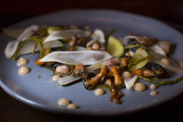  Nghề đ&aacute;nh bắt &ldquo;ng&oacute;n tay quỷ&rdquo;: C&ocirc;ng việc kh&ocirc;ng d&agrave;nh cho người yếu tim, để c&oacute; được m&oacute;n hải sản qu&yacute; gi&aacute; bậc nhất phải mạo hiểm cả t&iacute;nh mạng  - Ảnh 5.