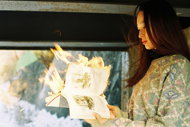 Bộ ảnh lột tả văn hóa cô đơn của người trẻ Hàn Quốc: Thế hệ từ bỏ mọi thứ và sẵn sàng sống độc thân chỉ cần là vui - Ảnh 2. Bộ ảnh lột tả văn hóa cô đơn của người trẻ Hàn Quốc: Thế hệ từ bỏ mọi thứ và sẵn sàng sống độc thân chỉ cần là vui - Ảnh 2.