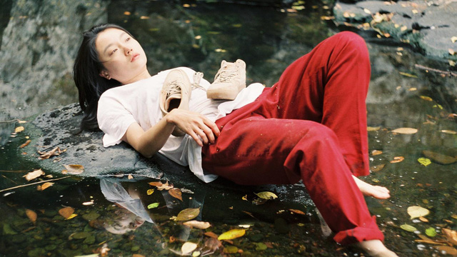 Bộ ảnh lột tả văn hóa cô đơn của người trẻ Hàn Quốc: Thế hệ từ bỏ mọi thứ và sẵn sàng sống độc thân chỉ cần là vui - Ảnh 3. Bộ ảnh lột tả văn hóa cô đơn của người trẻ Hàn Quốc: Thế hệ từ bỏ mọi thứ và sẵn sàng sống độc thân chỉ cần là vui - Ảnh 3.