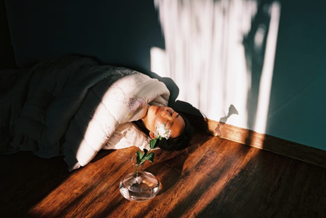 Bộ ảnh lột tả văn hóa cô đơn của người trẻ Hàn Quốc: Thế hệ từ bỏ mọi thứ và sẵn sàng sống độc thân chỉ cần là vui - Ảnh 5. Bộ ảnh lột tả văn hóa cô đơn của người trẻ Hàn Quốc: Thế hệ từ bỏ mọi thứ và sẵn sàng sống độc thân chỉ cần là vui - Ảnh 5.