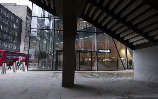 Cú ‘rơi’ để đời của WeWork: Giá trị giảm từ 47 tỷ USD xuống còn 3 tỷ USD sau chưa đầy 1 năm - Ảnh 1. Cú ‘rơi’ để đời của WeWork: Giá trị giảm từ 47 tỷ USD xuống còn 3 tỷ USD sau chưa đầy 1 năm - Ảnh 1.