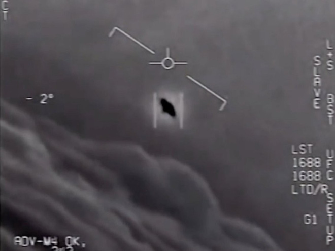 Mỹ giải mật th&ecirc;m th&ocirc;ng tin về UFO: K&iacute;ch cỡ ngang một chiếc vali, c&oacute; tốc độ khiến chiến đấu cơ nhanh nhất thế giới phải ngửi kh&oacute;i - Ảnh 4.