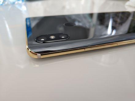 Xiaomi Mi 6 Silver Edition và nguyên mẫu thử nghiệm Mi 7 được đem ra đấu giá với mức giá lên tới hơn 3 tỷ đồng - Ảnh 4. Xiaomi Mi 6 Silver Edition và nguyên mẫu thử nghiệm Mi 7 được đem ra đấu giá với mức giá lên tới hơn 3 tỷ đồng - Ảnh 4.