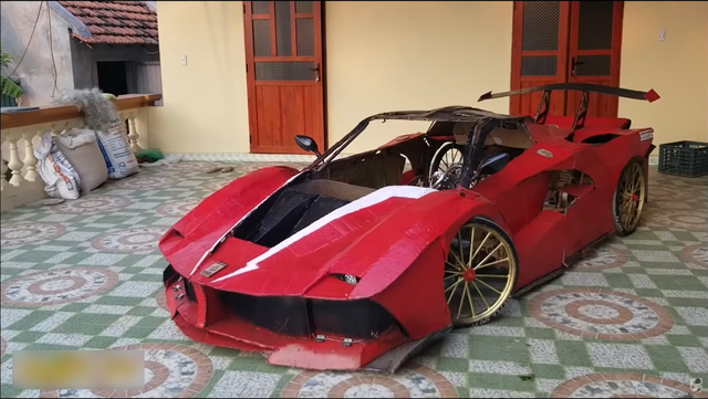 B&aacute;o T&acirc;y hứng th&uacute; khi thấy Youtuber Việt l&agrave;m si&ecirc;u xe Ferrari, Bugatti với gi&aacute; v&agrave;i triệu đồng - Ảnh 5.