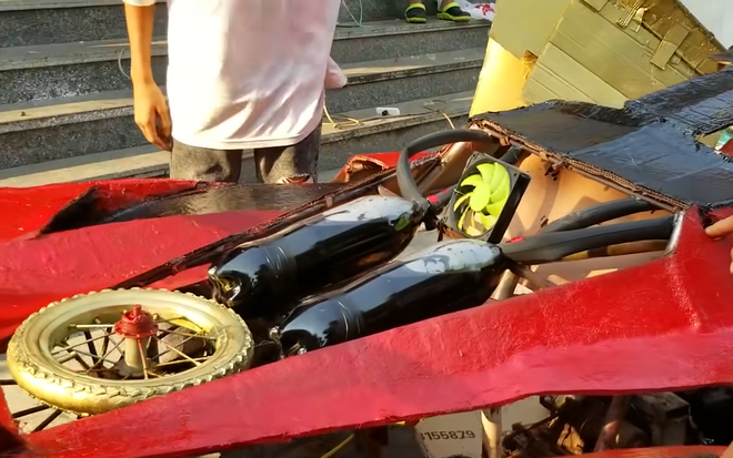 B&aacute;o T&acirc;y hứng th&uacute; khi thấy Youtuber Việt l&agrave;m si&ecirc;u xe Ferrari, Bugatti với gi&aacute; v&agrave;i triệu đồng - Ảnh 6.