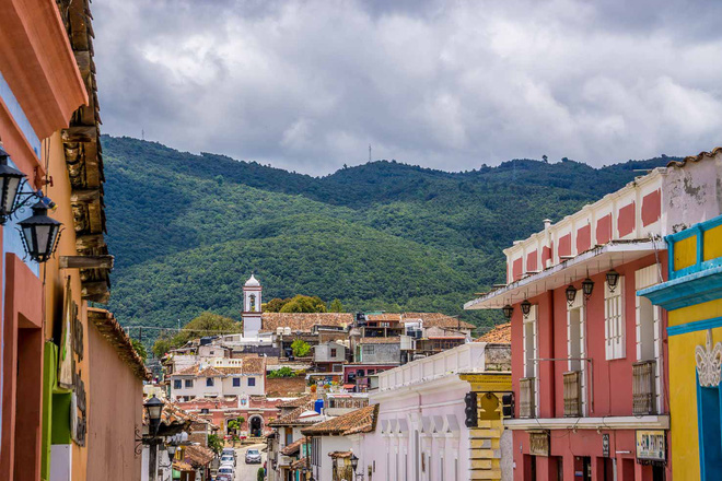  Nghi&ecirc;n cứu khoa học từ năm 4 tuổi, em b&eacute; n&agrave;y đ&atilde; s&aacute;ng chế ra b&igrave;nh n&oacute;ng lạnh chỉ bằng vật liệu t&aacute;i chế - Ảnh 2.