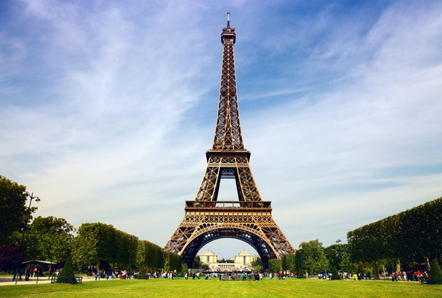 Th&aacute;p Eiffel nổi tiếng thế giới th&igrave; ai cũng biết nhưng tr&ecirc;n đỉnh t&ograve;a th&aacute;p n&agrave;y c&ograve;n ẩn chứa một b&iacute; mật bất ngờ v&agrave; v&ocirc; c&ugrave;ng đặc biệt - Ảnh 1.