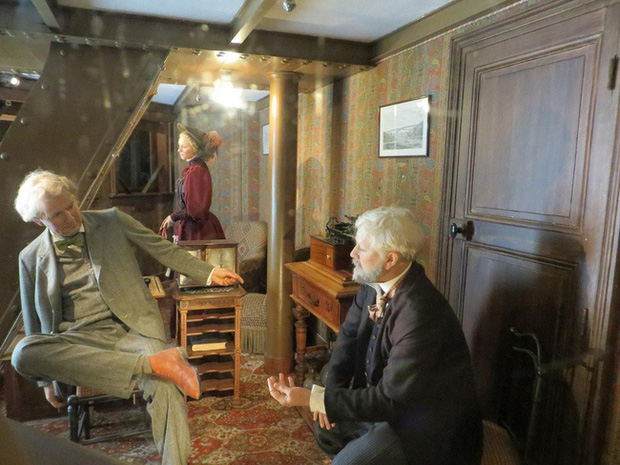 Th&aacute;p Eiffel nổi tiếng thế giới th&igrave; ai cũng biết nhưng tr&ecirc;n đỉnh t&ograve;a th&aacute;p n&agrave;y c&ograve;n ẩn chứa một b&iacute; mật bất ngờ v&agrave; v&ocirc; c&ugrave;ng đặc biệt - Ảnh 7.