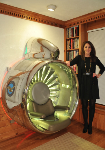  Thấy trời n&oacute;ng qu&aacute;, hai bố con chế động cơ Boeing 707 th&agrave;nh ghế k&egrave;m quạt gi&oacute; si&ecirc;u to khổng lồ - Ảnh 4.