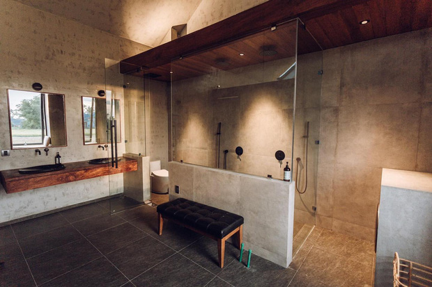 Ng&ocirc;i nh&agrave; cấp 4 nh&igrave;n qua th&igrave; tưởng b&igrave;nh thường nhưng b&ecirc;n trong lại khiến bạn kh&ocirc;ng thể tin v&agrave;o mắt m&igrave;nh ở Hội An - Ảnh 14.