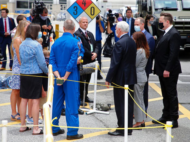 Elon Musk: Nếu nhiệm vụ đưa người lên vũ trụ thành công, đó là công lao của mọi người. Còn nếu thất bại, đó là lỗi của tôi! - Ảnh 1. Elon Musk: Nếu nhiệm vụ đưa người lên vũ trụ thành công, đó là công lao của mọi người. Còn nếu thất bại, đó là lỗi của tôi! - Ảnh 1.