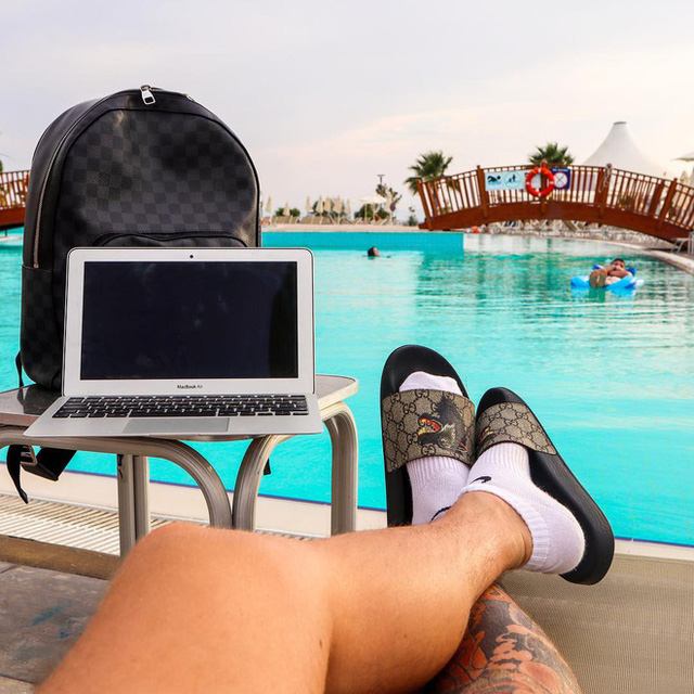  Đ&ecirc;m kinh ho&agrave;ng của đại gia tiền ảo bị cướp gh&eacute; thăm v&igrave; tr&oacute;t sống ảo qu&aacute; nhiều: Mạng x&atilde; hội đang dần trở n&ecirc;n nguy hiểm  - Ảnh 4.