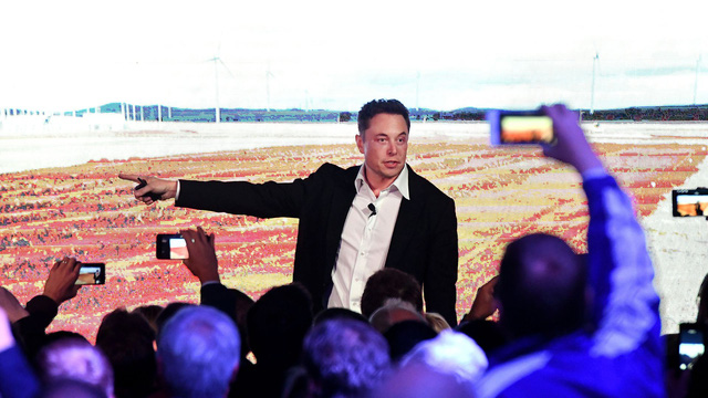 Sự s&ugrave;ng b&aacute;i Elon Musk đang rạn nứt - Ảnh 2.