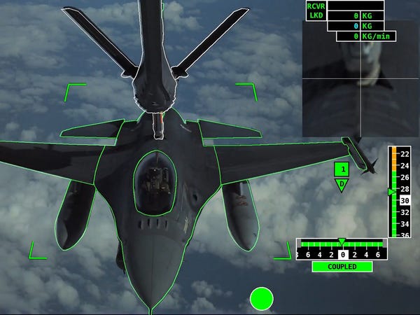 Airbus vượt mặt Boeing, là hãng hàng không đầu tiên trên thế giới có thể bơm xăng tự động khi đang bay - Ảnh 14. Airbus vượt mặt Boeing, là hãng hàng không đầu tiên trên thế giới có thể bơm xăng tự động khi đang bay - Ảnh 14.