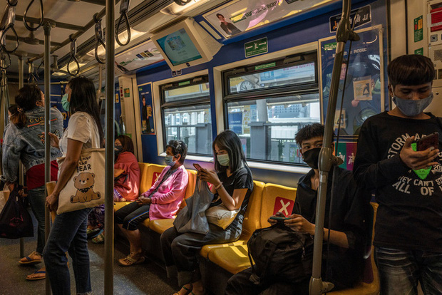 Điều b&iacute; ẩn của Covid-19: Tại sao dịch bệnh t&agrave;n ph&aacute; quốc gia n&agrave;y, nhưng lại bỏ qua những nơi kh&aacute;c? - Ảnh 2.