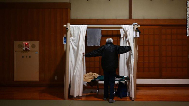  Những người bị Covid-19 đ&aacute;nh bật khỏi nơi tr&uacute; ngụ cuối c&ugrave;ng: Sự phơi b&agrave;y t&agrave;n nhẫn 1 g&oacute;c tối của Nhật Bản  - Ảnh 3.