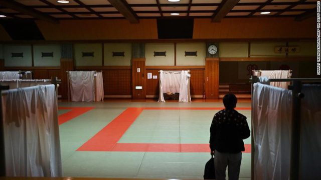  Những người bị Covid-19 đ&aacute;nh bật khỏi nơi tr&uacute; ngụ cuối c&ugrave;ng: Sự phơi b&agrave;y t&agrave;n nhẫn 1 g&oacute;c tối của Nhật Bản  - Ảnh 4.