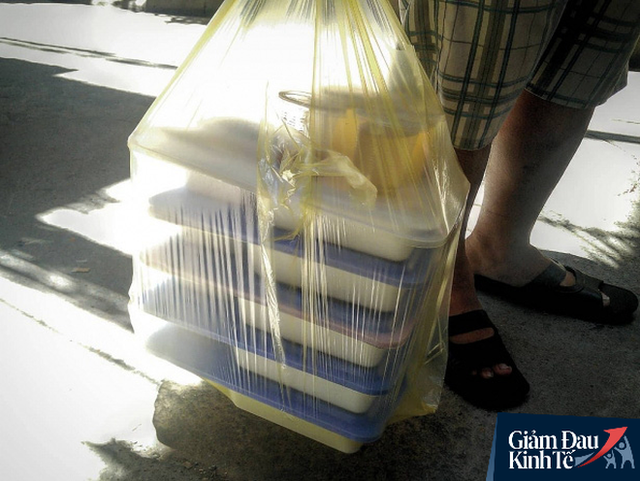 “Cày cuốc” dưới nắng nóng gay gắt, shipper đạt doanh thu gấp đôi ngày thường - Ảnh 12. “Cày cuốc” dưới nắng nóng gay gắt, shipper đạt doanh thu gấp đôi ngày thường - Ảnh 12.