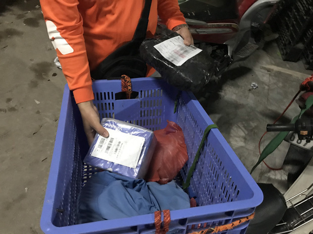 “Cày cuốc” dưới nắng nóng gay gắt, shipper đạt doanh thu gấp đôi ngày thường - Ảnh 14. “Cày cuốc” dưới nắng nóng gay gắt, shipper đạt doanh thu gấp đôi ngày thường - Ảnh 14.