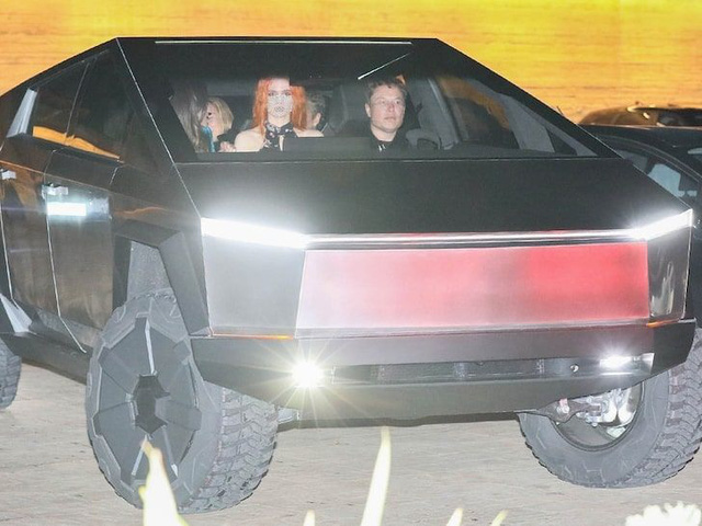  Chuyện t&igrave;nh từ một d&ograve;ng tweet &lsquo;vu vơ&rsquo; về AI giữa Elon Musk v&agrave; bạn g&aacute;i k&eacute;m 16 tuổi: Chẳng ai qu&aacute; bận để y&ecirc;u đương, d&ugrave; đ&oacute; l&agrave; kẻ cuồng việc như &ocirc;ng chủ Tesla!  - Ảnh 5.