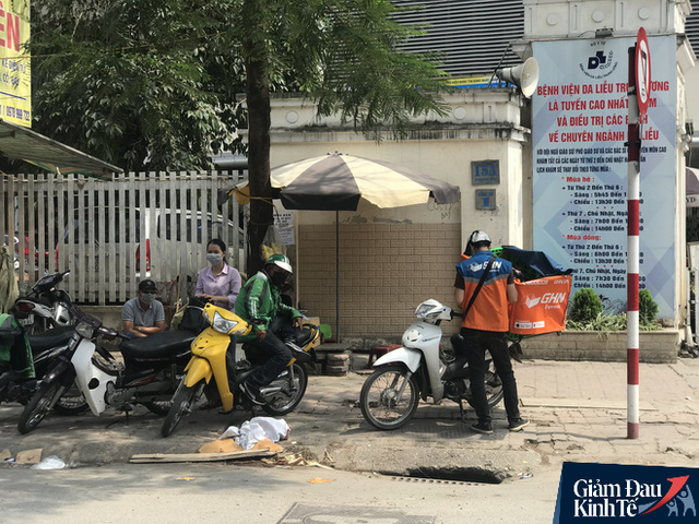 “Cày cuốc” dưới nắng nóng gay gắt, shipper đạt doanh thu gấp đôi ngày thường - Ảnh 5. “Cày cuốc” dưới nắng nóng gay gắt, shipper đạt doanh thu gấp đôi ngày thường - Ảnh 5.