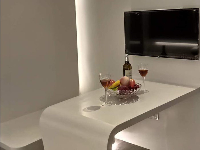  B&ecirc;n trong căn nh&agrave; th&ocirc;ng minh d&agrave;nh cho 4 người c&oacute; thiết kế như t&agrave;u vũ trụ - Ảnh 6.