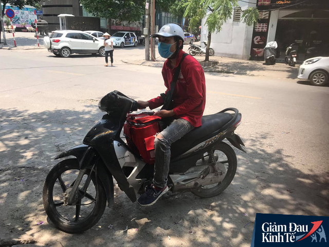 “Cày cuốc” dưới nắng nóng gay gắt, shipper đạt doanh thu gấp đôi ngày thường - Ảnh 8. “Cày cuốc” dưới nắng nóng gay gắt, shipper đạt doanh thu gấp đôi ngày thường - Ảnh 8.
