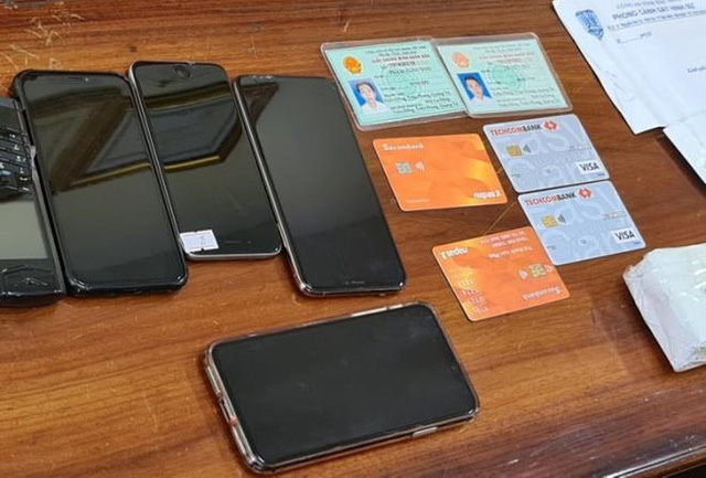 Triệt phá băng nhóm hack facebook để lừa tiền do học sinh giỏi lớp 12 cầm đầu - Ảnh 2. Triệt phá băng nhóm hack facebook để lừa tiền do học sinh giỏi lớp 12 cầm đầu - Ảnh 2.