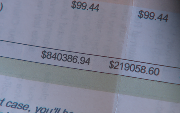 Chưa kịp vui vì mới ra viện, bệnh nhân Covid-19 sốc khi nhận hóa đơn hơn 840.000 USD - Ảnh 1. Chưa kịp vui vì mới ra viện, bệnh nhân Covid-19 sốc khi nhận hóa đơn hơn 840.000 USD - Ảnh 1.