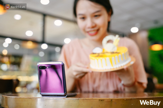 Chuyện n&agrave;ng Low-tech d&ugrave;ng đồ Hi-tech: Khi điện thoại biến th&agrave;nh trang sức, sang chảnh v&ocirc; c&ugrave;ng - Ảnh 5.