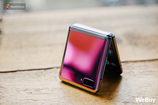 Chuyện n&agrave;ng Low-tech d&ugrave;ng đồ Hi-tech: Khi điện thoại biến th&agrave;nh trang sức, sang chảnh v&ocirc; c&ugrave;ng - Ảnh 8.