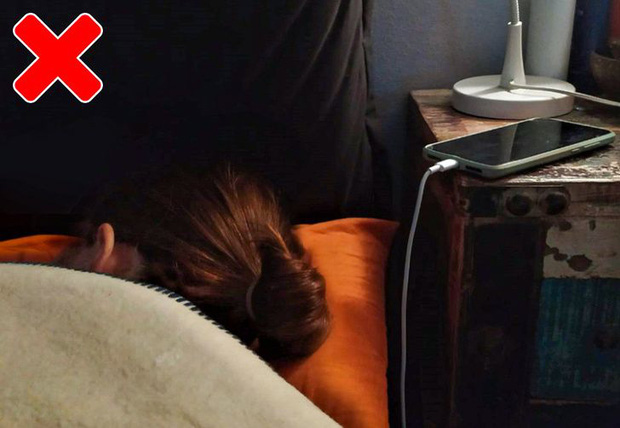 10 trường hợp sạc pin sai c&aacute;ch khiến pin c&aacute;c thiết bị của bạn chai đi một c&aacute;ch nhanh ch&oacute;ng - Ảnh 4.