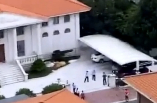 Phi vụ bắt c&oacute;c như trong phim: Nh&agrave; s&aacute;ng lập Midea bị khống chế trong biệt thự, con trai bơi một mạch qua s&ocirc;ng để cầu cứu - Ảnh 1.