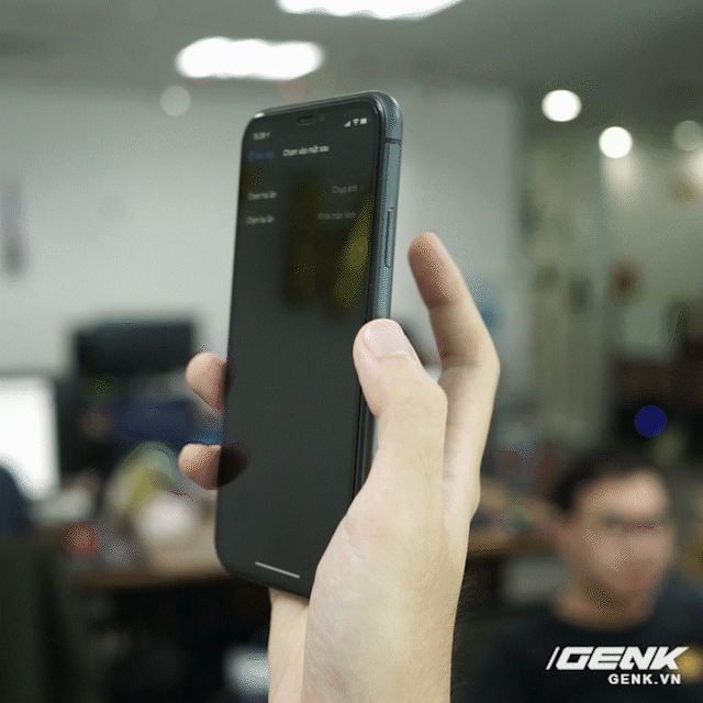 iOS 14 cho ph&eacute;p người d&ugrave;ng g&otilde; v&agrave;o lưng iPhone để kho&aacute; m&aacute;y, chụp ảnh m&agrave;n h&igrave;nh, về Home... - Ảnh 2.