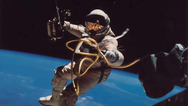  Đ&acirc;y l&agrave; điều sẽ xảy ra với cơ thể con người nếu bị n&eacute;m ra ngo&agrave;i vũ trụ m&agrave; kh&ocirc;ng c&oacute; bộ đồ bảo hộ - Ảnh 2.