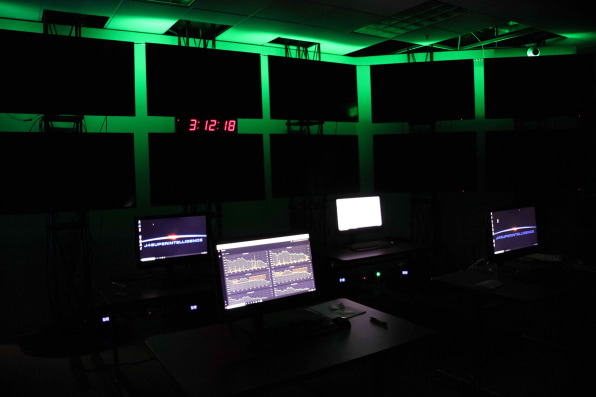 Ngược dòng sinh lời giữa khủng hoảng kinh tế, một AI đang tự dạy mình cách đánh bại cả thị trường chứng khoán - Ảnh 4. Ngược dòng sinh lời giữa khủng hoảng kinh tế, một AI đang tự dạy mình cách đánh bại cả thị trường chứng khoán - Ảnh 4.