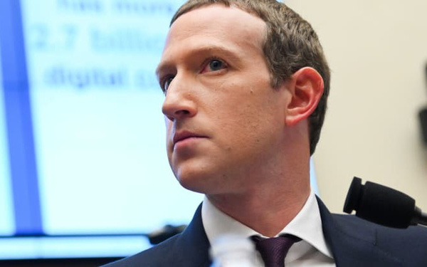 Mark Zuckerberg cuối cùng cũng phải nhượng bộ - Ảnh 1. Mark Zuckerberg cuối cùng cũng phải nhượng bộ - Ảnh 1.