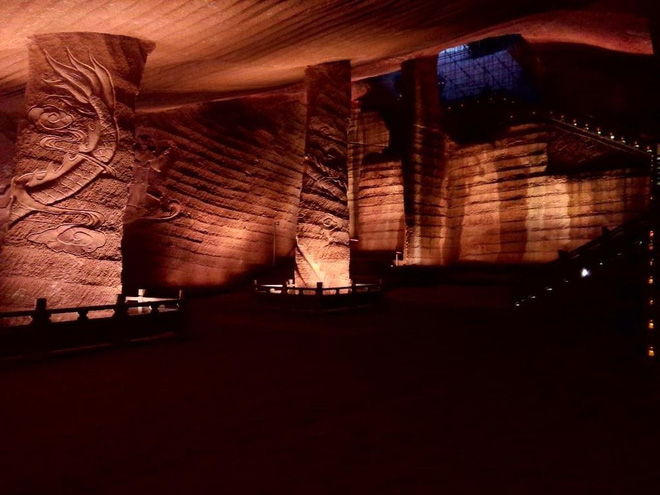 17 ng&agrave;y miệt m&agrave;i bơm nước khỏi ao l&agrave;ng, người đ&agrave;n &ocirc;ng bị mắng g&agrave;n dở nhưng kh&ocirc;ng ngờ lại gi&uacute;p t&igrave;m ra kỳ quan khiến thế giới ngỡ ng&agrave;ng - Ảnh 3.