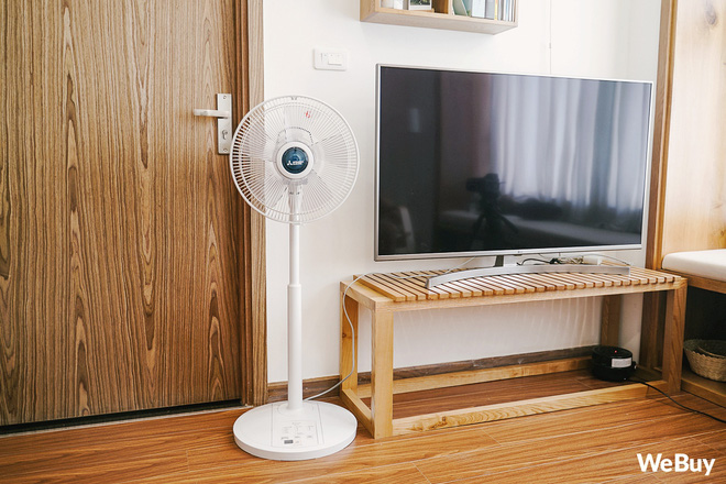 So quạt kh&ocirc;ng c&aacute;nh kiểu T&acirc;y gi&aacute; 13 triệu với quạt c&acirc;y truyền thống: Đẹp hơn, t&iacute;nh năng xịn hơn m&agrave; c&aacute;i quan trọng nhất th&igrave; chẳng bằng - Ảnh 4.