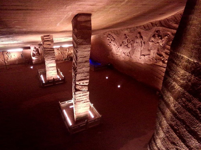 17 ng&agrave;y miệt m&agrave;i bơm nước khỏi ao l&agrave;ng, người đ&agrave;n &ocirc;ng bị mắng g&agrave;n dở nhưng kh&ocirc;ng ngờ lại gi&uacute;p t&igrave;m ra kỳ quan khiến thế giới ngỡ ng&agrave;ng - Ảnh 5.