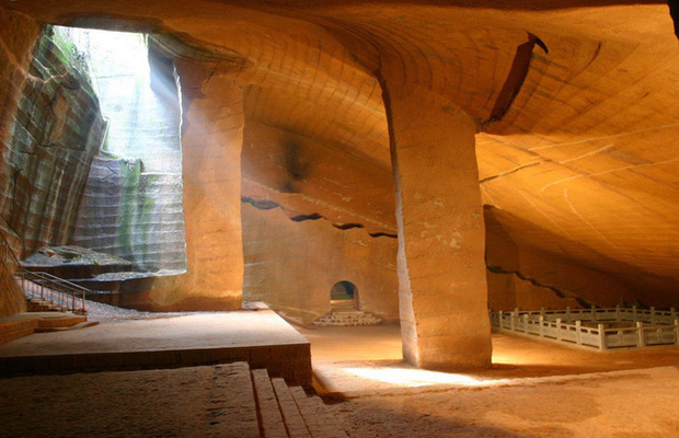 17 ng&agrave;y miệt m&agrave;i bơm nước khỏi ao l&agrave;ng, người đ&agrave;n &ocirc;ng bị mắng g&agrave;n dở nhưng kh&ocirc;ng ngờ lại gi&uacute;p t&igrave;m ra kỳ quan khiến thế giới ngỡ ng&agrave;ng - Ảnh 7.