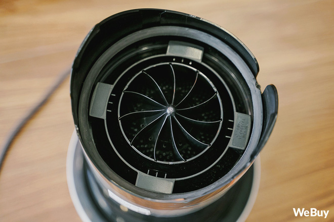 So quạt kh&ocirc;ng c&aacute;nh kiểu T&acirc;y gi&aacute; 13 triệu với quạt c&acirc;y truyền thống: Đẹp hơn, t&iacute;nh năng xịn hơn m&agrave; c&aacute;i quan trọng nhất th&igrave; chẳng bằng - Ảnh 9.