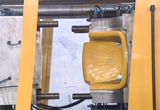  Chiếc ghế b&aacute;n chạy nhất lịch sử: Th&agrave;nh phẩm v&agrave;i USD đ&uacute;c từ khu&ocirc;n trị gi&aacute; h&agrave;ng triệu USD, b&aacute;n được cả tỷ chiếc tr&ecirc;n to&agrave;n thế giới  - Ảnh 4.