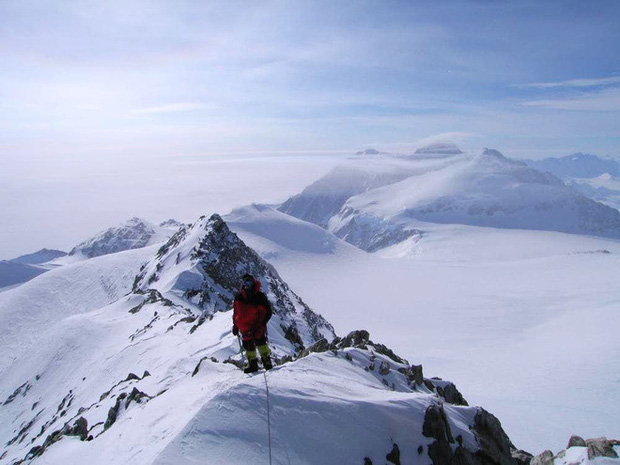 Địa điểm kỳ lạ nhất h&agrave;nh tinh: Nơi la b&agrave;n chỉ quay đ&uacute;ng một hướng v&agrave; nhiều thứ kh&aacute;c nữa - Ảnh 9.