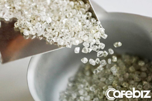 Ngồi tr&ecirc;n đống kim cương trị gi&aacute; 3,5 tỷ USD, c&aacute;c nh&agrave; bu&ocirc;n run sợ - Ảnh 1.