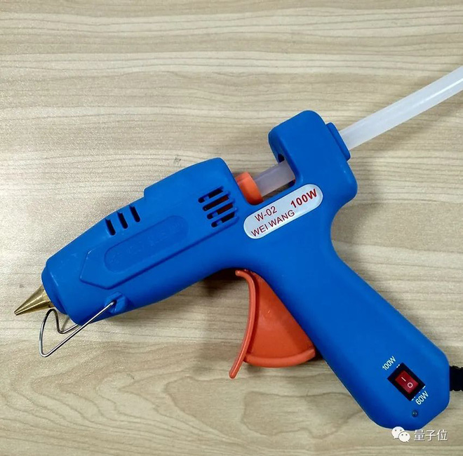 Apple thừa nhận thất bại: Công nhân Foxconn lắp ráp iPhone tốt hơn nhiều so với máy móc tự động - Ảnh 2. Apple thừa nhận thất bại: Công nhân Foxconn lắp ráp iPhone tốt hơn nhiều so với máy móc tự động - Ảnh 2.