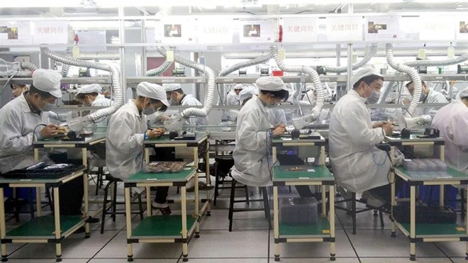 Apple thừa nhận thất bại: Công nhân Foxconn lắp ráp iPhone tốt hơn nhiều so với máy móc tự động - Ảnh 5. Apple thừa nhận thất bại: Công nhân Foxconn lắp ráp iPhone tốt hơn nhiều so với máy móc tự động - Ảnh 5.