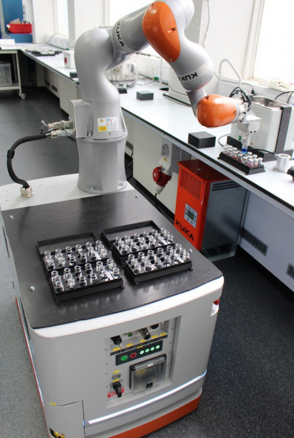 &ldquo;Nh&agrave; khoa học robot&rdquo; năng suất l&agrave;m việc gấp 1000 lần con người, giải quyết được những th&aacute;ch thức lớn nhất của ng&agrave;nh h&oacute;a học - Ảnh 2.