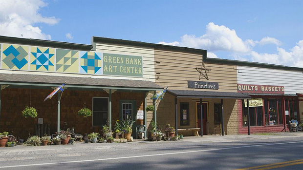 Thị trấn cấm sử dụng điện thoại di động, cấm lu&ocirc;n cả Wi-Fi, ai vi phạm l&agrave; bị bế về đồn lu&ocirc;n - Ảnh 4.