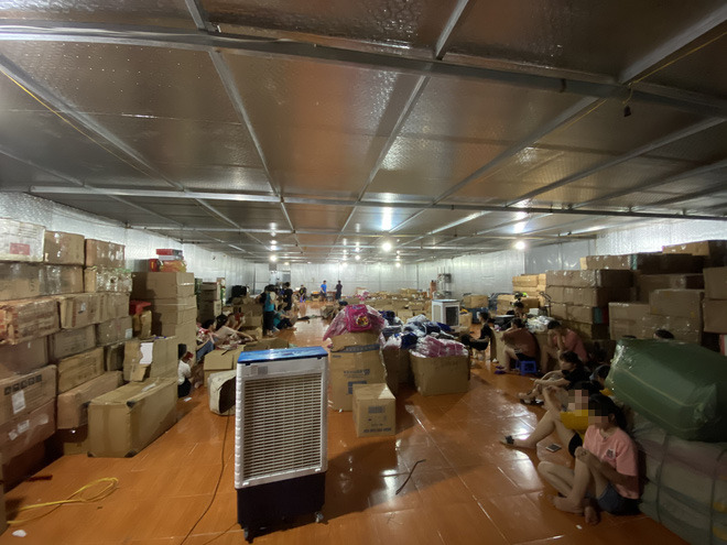 Kho h&agrave;ng lậu khủng livestream chốt hơn 1.000 đơn mỗi ng&agrave;y: Facebook Thảo Trần v&agrave; Gi&agrave;y Đồng Gi&aacute; l&agrave; của ai? - Ảnh 2.